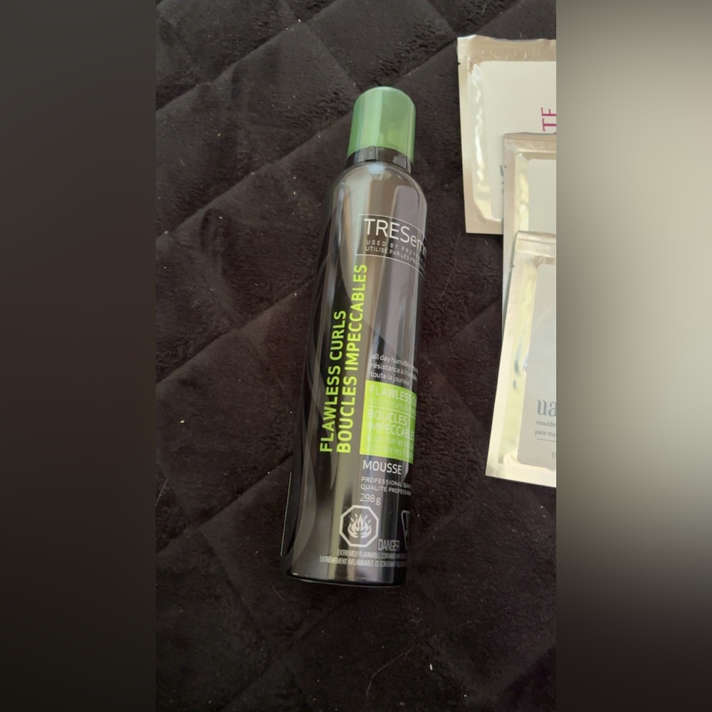 TRESemmé Flawless Curls Mousse - Green and Black